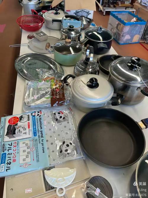 有以二手日本货为主的,也有以二手家具,二手服装,二手工艺品,日用百货